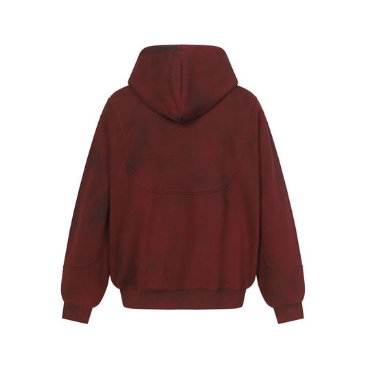 Stelle einen alten, schmutzigen Kapuzenpullover mit Kapuze her.