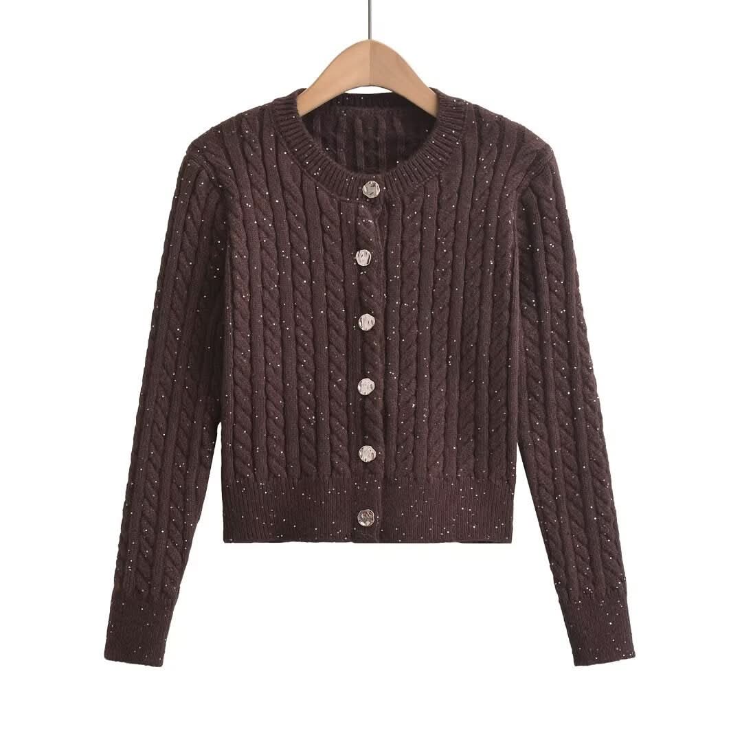 Schmal geschnittener, einreihiger Pullover mit Rundhalsausschnitt