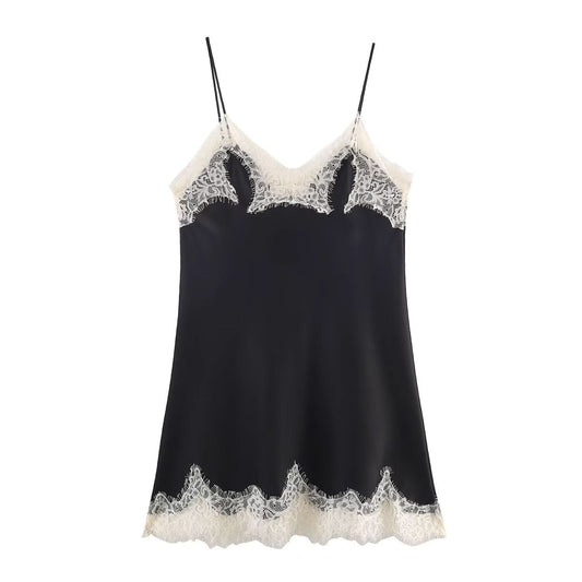 Color blocked lace satin textured top