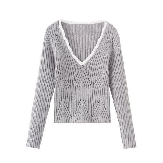 V-neck long sleeved sweater