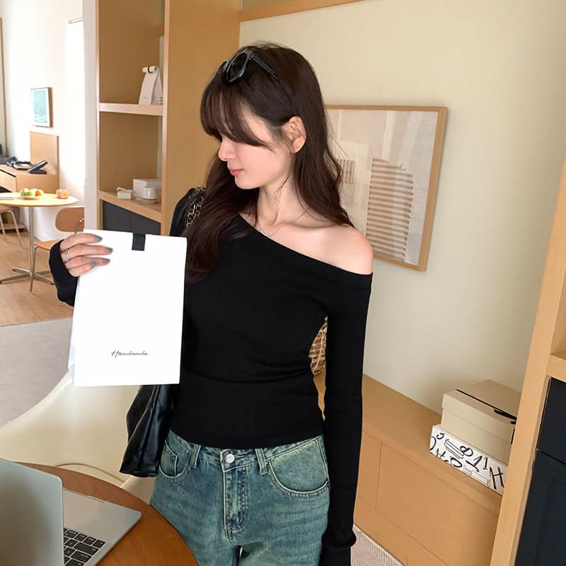 Irregular Slim-Fitting Shoulder-Baring Black Long Sleeve T-Shirt for Women, Versatile Knit Top