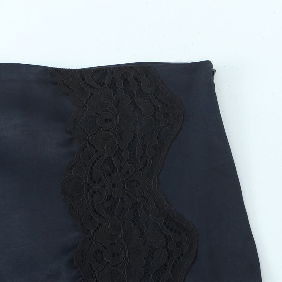 Minischlupfrock aus Spitzen-Satin-Textur