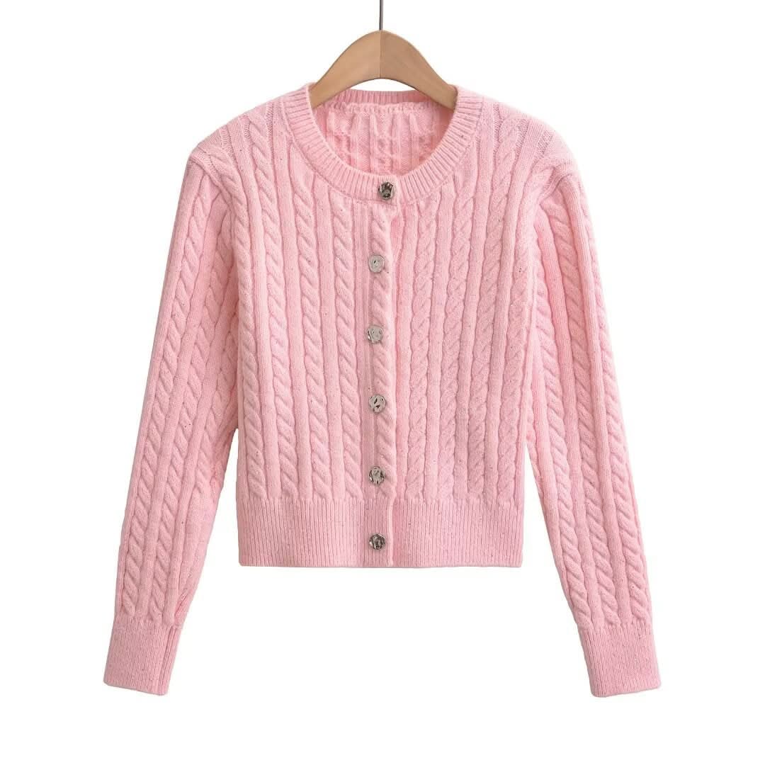 Schmal geschnittener, einreihiger Pullover mit Rundhalsausschnitt