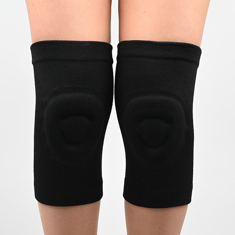 Shock-absorbing Silicone Knee Pads For Basketball Soccer Dancing And Cyclingcompression Style Perfect, black knee pads on legs.
