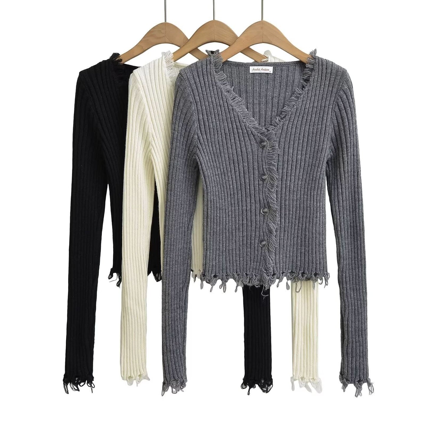V-Ausschnitt, einreihiger, schmal geschnittener Pullover