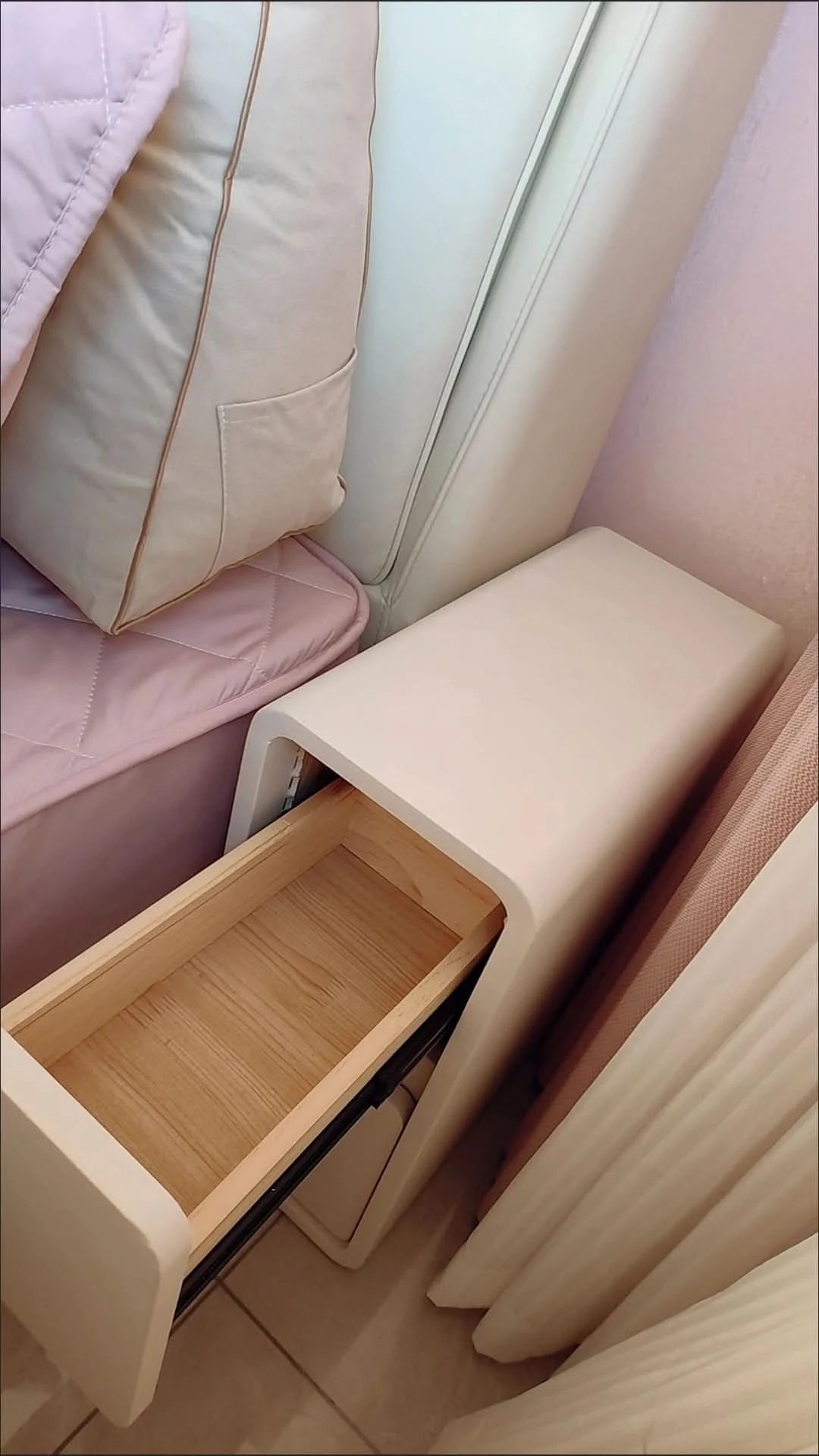 Solid Wood Bedside Table with 2 Drawers No-Leg Design Small Nightstand for Bedroom Minimalist Narrow Storage Cabinet