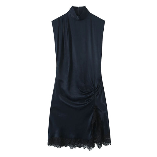 Minikleid aus Satin mit Spitzen-Patchwork und Textur