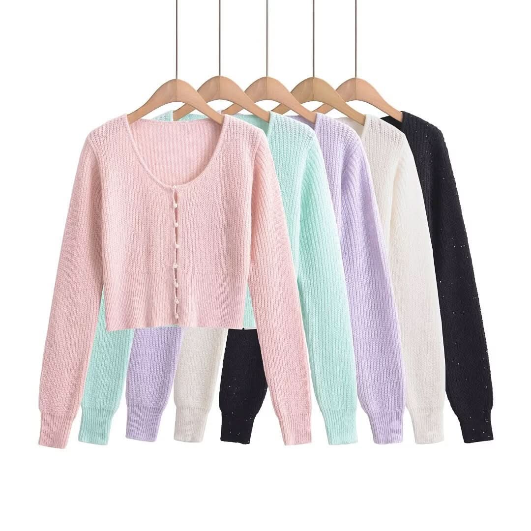 Einfarbiger langärmliger Pullover mit Rundhalsausschnitt