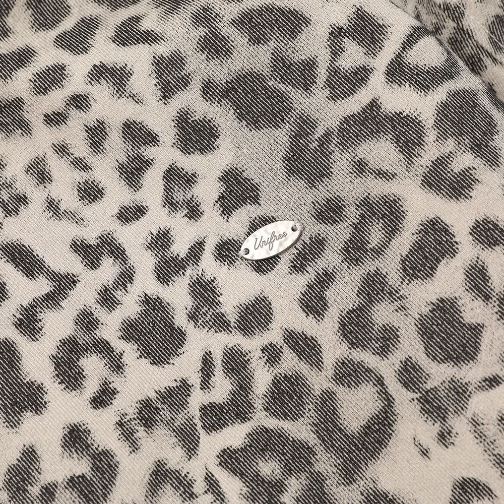 Gefütterte Jacke mit Kapuze, Leopardenmuster und Wollkragen