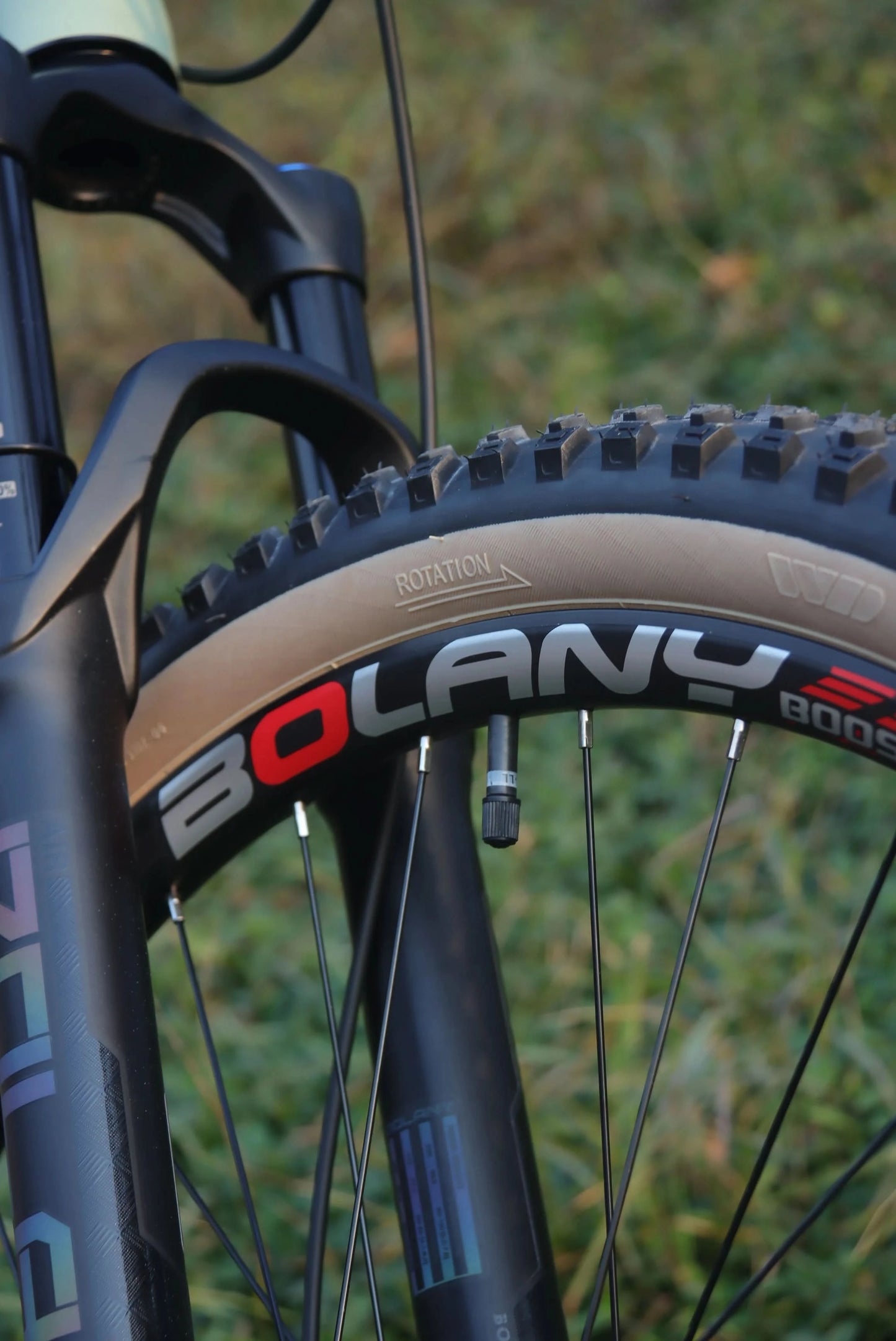 BOLANY 27.5/29inch Boost Bicycle Fork Thru Axle 100/110mm 34mm Tube Tapered Rebound Adjustment 120/140mm Travel Suspension Fork