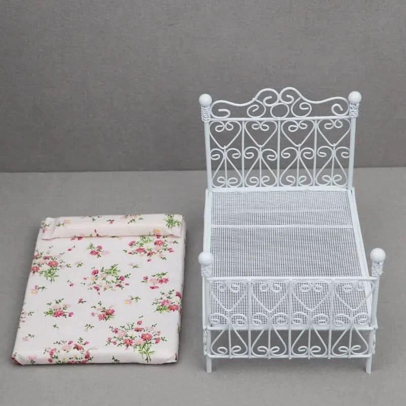 1:12 Dollhouse Mini Single/Double Bed Home Bedroom Furniture Toy Gift Living Room Furniture Model Beautiful Handmade Iron Toy