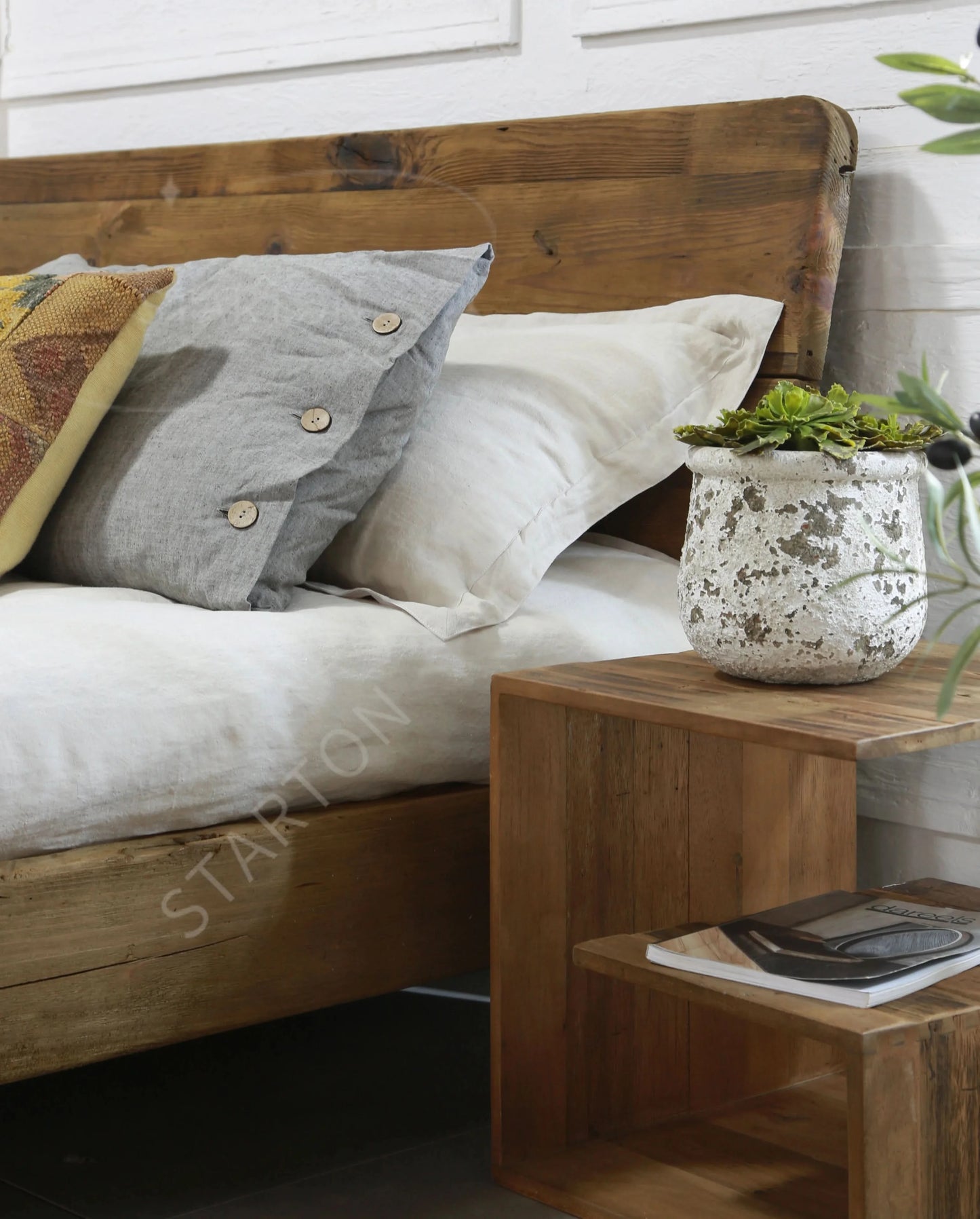 Modern Storage Bedroom Furniture Wood King Size Bed  Sets with Night Stands